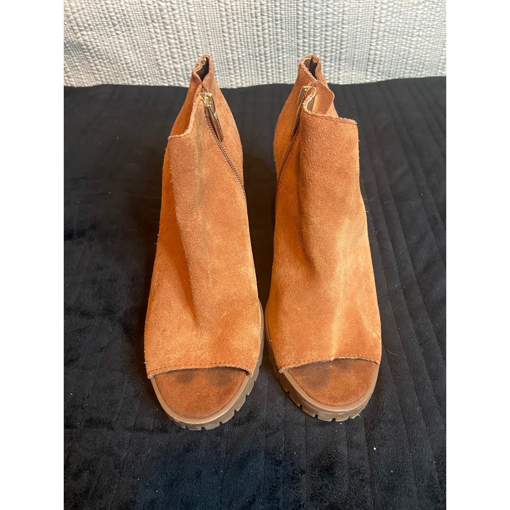 Vince Camuto VP-Henly Tan Suede Peep Toe Lug Sole Block Heel Booties 7M